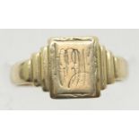 9ct yellow gold Chester assay signet ring, size L, 2.5g. P&P Group 1 (£14+VAT for the first lot