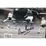 Martin Peters signed 1966 World Cup Final photograph, 28 x 21 cm, with COA from Chaucer Auctions.