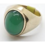 Gents heavy set green agate ring, size Q, 10.0g. P&P Group 1 (£14+VAT for the first lot and £1+VAT