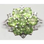 925 silver peridot type stone set ring, size R/S, 5g. P&P Group 1 (£14+ VAT for the first lot and £