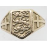 Gents 9ct gold Three Lions England shield ring, size Q, 2.8g. P&P Group 1 (£14+VAT for the first lot