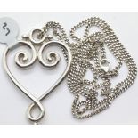 Silver 24" solid curb chain and fancy heart pendant. P&P Group 1 (£14+VAT for the first lot and £1+