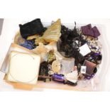 Tray of unsorted costume and fashion jewellery. P&P Group 2 (£18+VAT for the first lot and £2+VAT