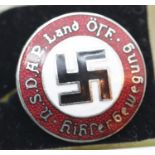 German WWII type enamel pin badge, D: 24 mm. P&P Group 1 (£14+VAT for the first lot and £1+VAT for