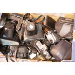 Box of mixed cameras. P&P Group 2 (£18+VAT for the first lot and £2+VAT for subsequent lots)