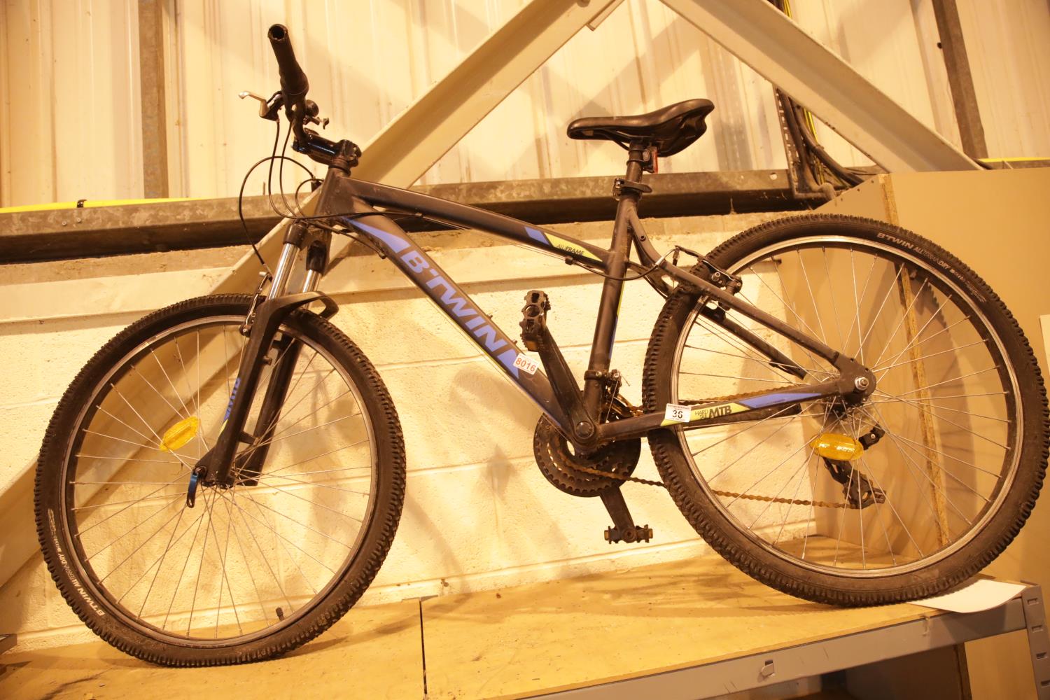 21 speed Rockrider trail bike. This lot is not available for in-house P&P, please contact the office