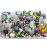 Quantity of mixed glass and gemstone beads. P&P Group 1 (£14+VAT for the first lot and £1+VAT for