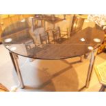 Circular glass dining table with removable side leaves, L: 192 cm. This lot is not available for