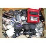 Box of mixed film and digital cameras. P&P Group 3 (£25+VAT for the first lot and £5+VAT for