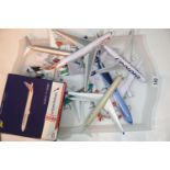 Tray of mixed aircraft models. P&P Group 2 (£18+VAT for the first lot and £2+VAT for subsequent