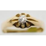 Gents antique 18ct yellow gold diamond set ring, size S, 4.4g. P&P Group 1 (£14+VAT for the first