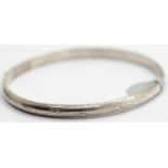 Ladies vintage engraved silver bangle, D: 65 mm, 5.9g. P&P Group 1 (£14+VAT for the first lot and £