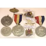 Collection of Coronation medals and pins. P&P Group 1 (£14+VAT for the first lot and £1+VAT for