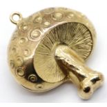 9ct yellow gold toad stool charm, W: 25 mm, 1.8g. P&P Group 1 (£14+VAT for the first lot and £1+