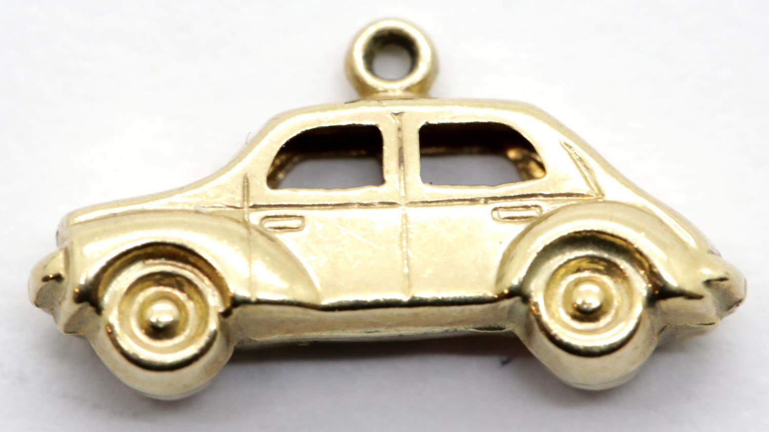 9ct gold 1970s classic car charm, L: 19mm, 0.6g. P&P Group 1 (£14+VAT for the first lot and £1+VAT