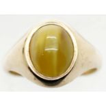 Gents 9ct gold oval tigers eye ring, size V, 6.3g, W: 16 mm. P&P Group 1 (£14+VAT for the first