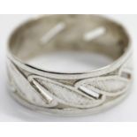 Silver ornate band ring, size R. P&P Group 1 (£14+VAT for the first lot and £1+VAT for subsequent