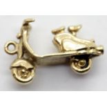 9ct gold 1970s Vespa scooter solid charm, L: 19 mm, 3.2g. P&P Group 1 (£14+VAT for the first lot and