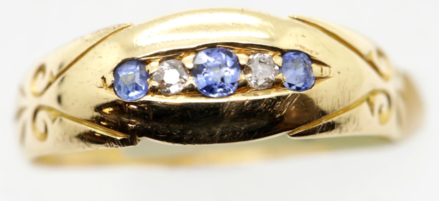 Antique ornate 18ct gold, sapphire and diamond ring, size P, 3.2g. P&P Group 1 (£14+VAT for the