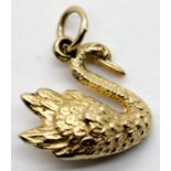 Vintage 9ct gold swan charm, L: 16mm, 0.9g. P&P Group 1 (£14+VAT for the first lot and £1+VAT for