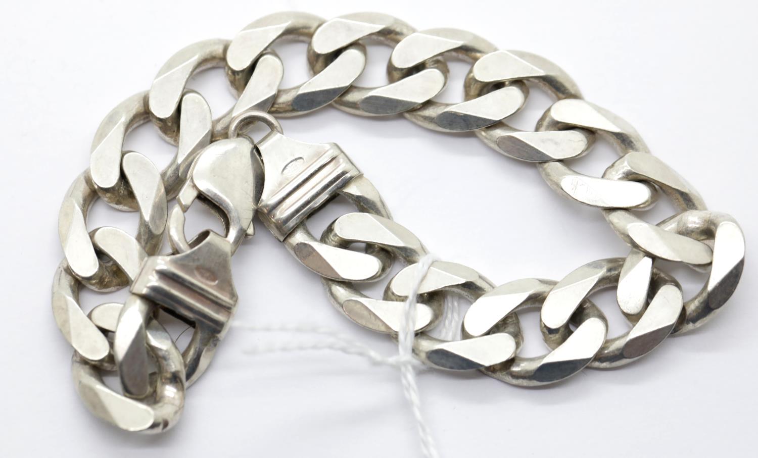 925 silver curb bracelet, L: 21 cm, 51g. P&P Group 1 (£14+VAT for the first lot and £1+VAT for