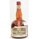 Vintage bottle of Grand Marnier Orange liqueur 33.3floz. P&P Group 2 (£18+VAT for the first lot