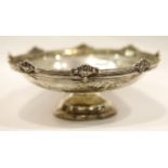 Small Walker & Hall hallmarked silver tazza, H: 5 cm, 86g. P&P Group 1 (£14+VAT for the first lot