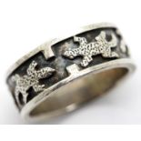 Vintage silver lizard band ring, size N. P&P Group 1 (£14+VAT for the first lot and £1+VAT for