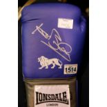 Ken Buchanan signed blue Lonsdale boxing glove with CoA from Montage Moments. P&P Group 2 (£18+VAT