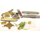 Collection of mixed badges, penknives etc. P&P Group 1 (£14+VAT for the first lot and £1+VAT for