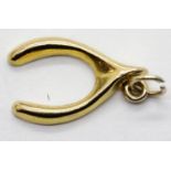 9ct gold 1970s wishbone charm, L: 16 mm, 0.4g. P&P Group 1 (£14+VAT for the first lot and £1+VAT for