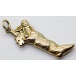 9ct yellow gold fancy boot with little boy and dog charm, L: 25 mm, 1.0g. P&P Group 1 (£14+VAT for
