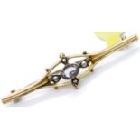 Ladies 1917 antique 9ct gold, amethyst and seed pearl brooch, L: 50 mm, 1.9g. P&P Group 1 (£14+VAT