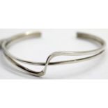 Ladies 925 silver torque bangle, W: 65 mm, 12g. P&P Group 1 (£14+VAT for the first lot and £1+VAT