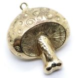 9ct yellow gold toadstool charm, W: 25 mm, 1.8g. P&P Group 1 (£14+VAT for the first lot and £1+VAT