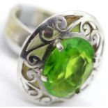 Very large silver green stone oval ring, size O, stone D: 16 mm, total D: 26 mm. P&P Group 1 (£14+