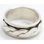 Silver rope design ring (middle piece revolves), size O. P&P Group 1 (£14+VAT for the first lot