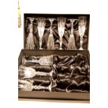 Six boxed Cristal Italia lead crystal champagnes and 3/6 large wines. P&P Group 3 (£25+VAT for the