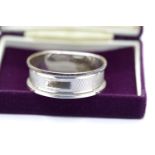 Boxed silver napkin ring, 10g. P&P Group 1 (£14+VAT for the first lot and £1+VAT for subsequent