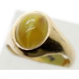 Gents 9ct gold oval tigers eye ring, size V, 6.3g, W: 16 mm. P&P Group 1 (£14+VAT for the first