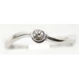 Ladies 9ct white gold on a twist diamond engagement ring, size O, 2.0g. P&P Group 1 (£14+VAT for the