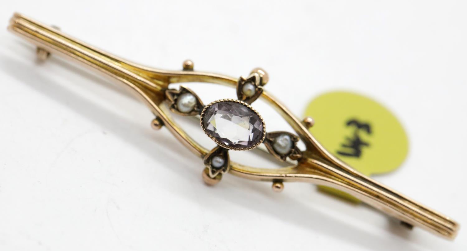 Ladies 1917 antique 9ct gold, amethyst and seed pearl brooch, L: 50 mm, 1.9g. P&P Group 1 (£14+VAT