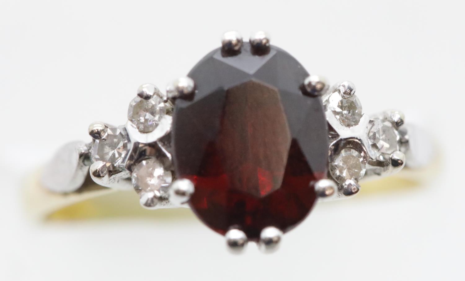 Ladies 18ct gold, fancy garnet and diamond ring, size O, 4.0g. P&P Group 1 (£14+VAT for the first - Image 2 of 2