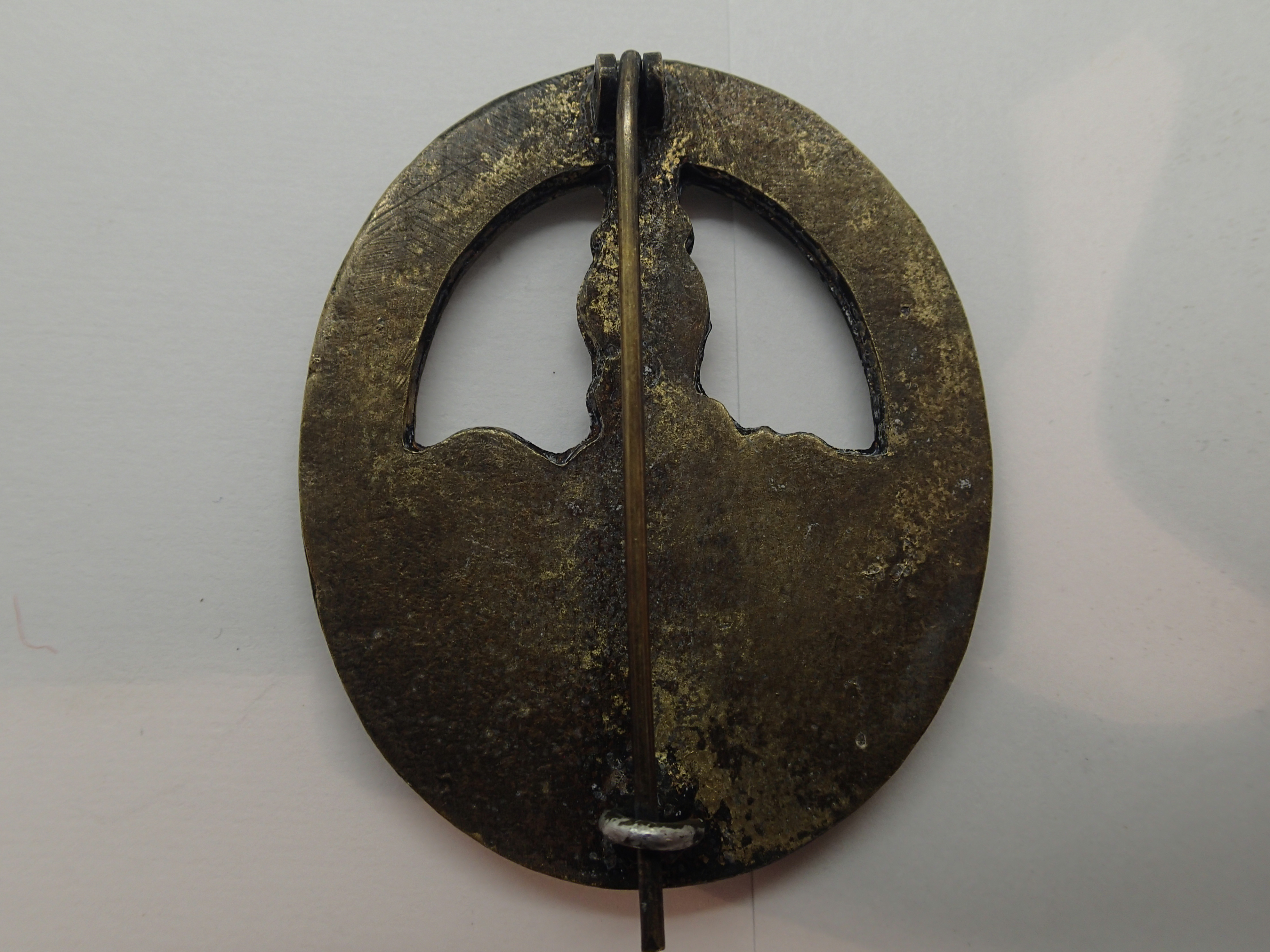 WWII German type anti partisan badge. P&P Group 1 (£14+VAT for the first lot and £1+VAT for - Image 2 of 5