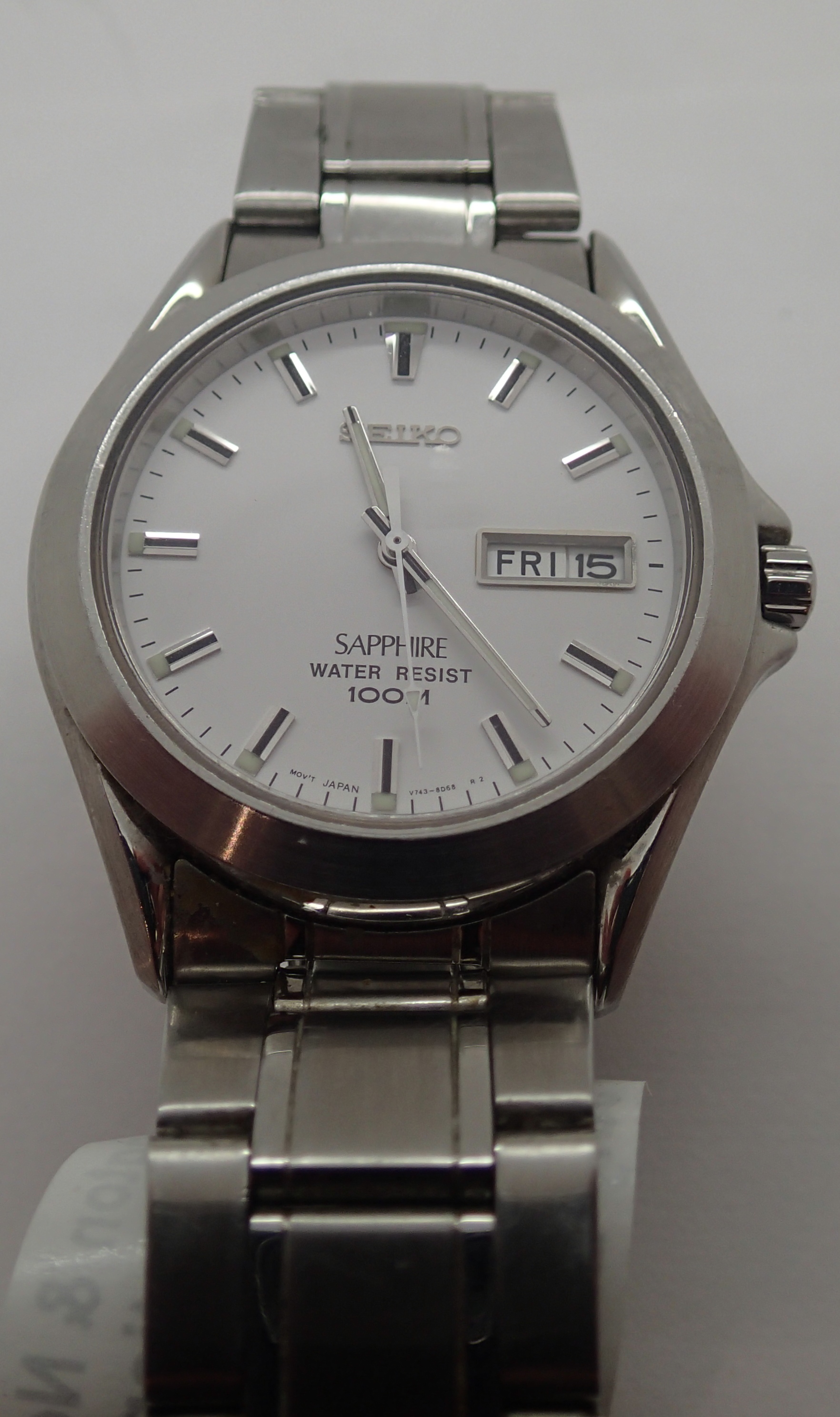 Seiko sapphire wristwatch on stainless steel matching strap. P&P Group 1 (£14+VAT for the first