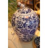 Blue and white vase shaped table lamp. This lot is not available for in-house P&P Condition