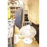 Vintage Hoover vacuum cleaner and a desk fan. This lot is not available for in-house P&P Condition