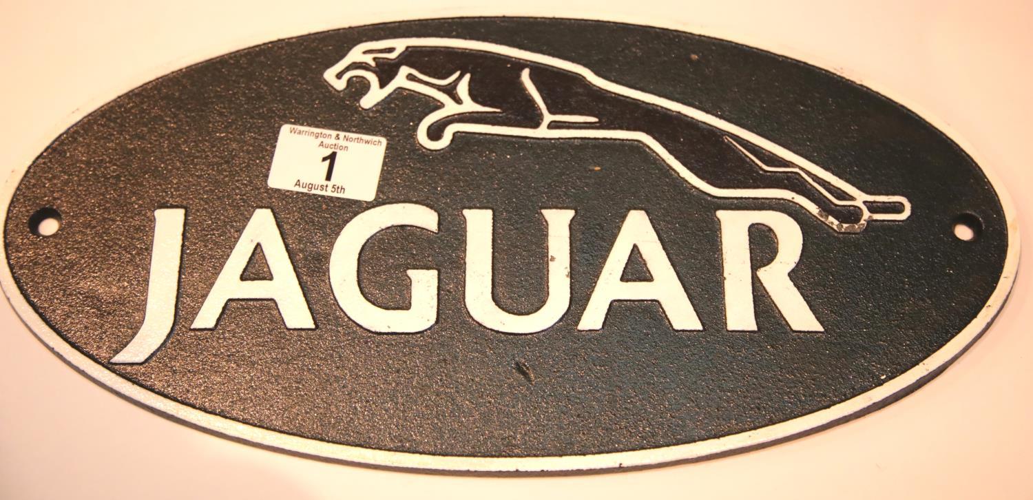 Cast iron Jaguar sign L: 35 cm. P&P Group 2 (£18+VAT for the first lot and £2+VAT for subsequent