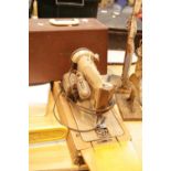 Singer sewing machine. This lot is not available for in-house P&P Condition Report: All electrical