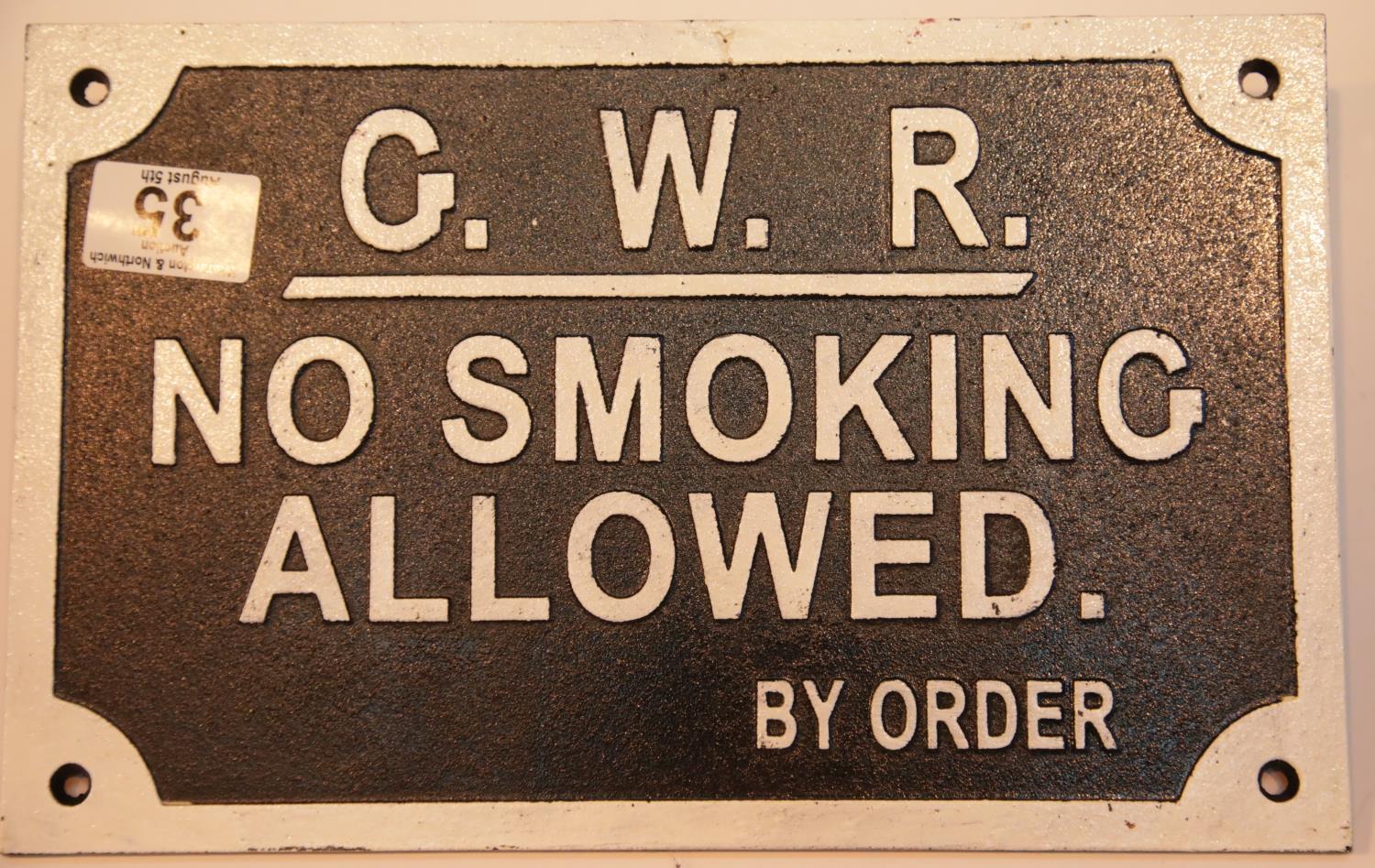 Cast iron GWR sign, 30 x 19 cm. P&P Group 2 (£18+VAT for the first lot and £2+VAT for subsequent